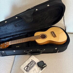 Acoustic Ukulele with Case - Natural Wood Finish